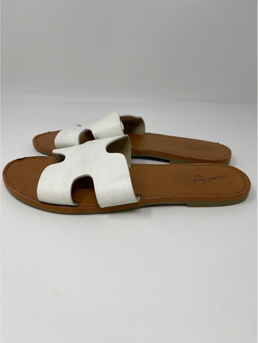 Universal Thread Womens White H Band Cutout Slide Sandals Flat Shoes Size 9.5